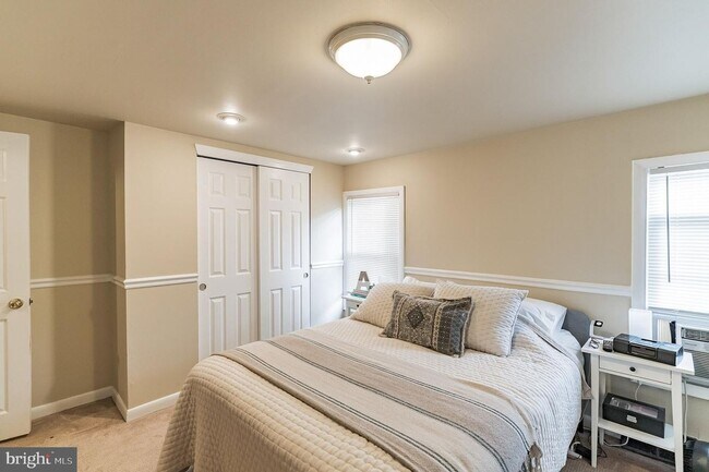 Building Photo - Spacious 3-Bedroom Home with Deck and Bonu...