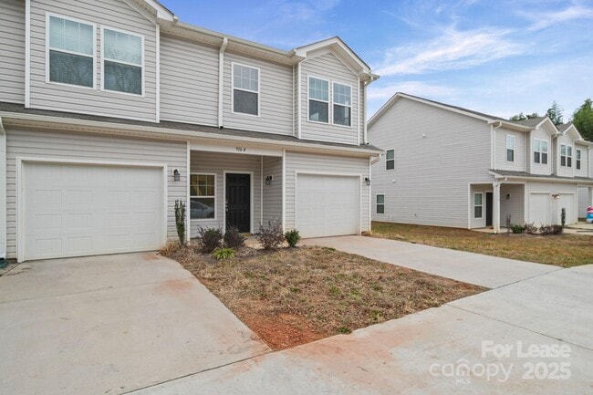 Building Photo - 916 S Battleground Ave