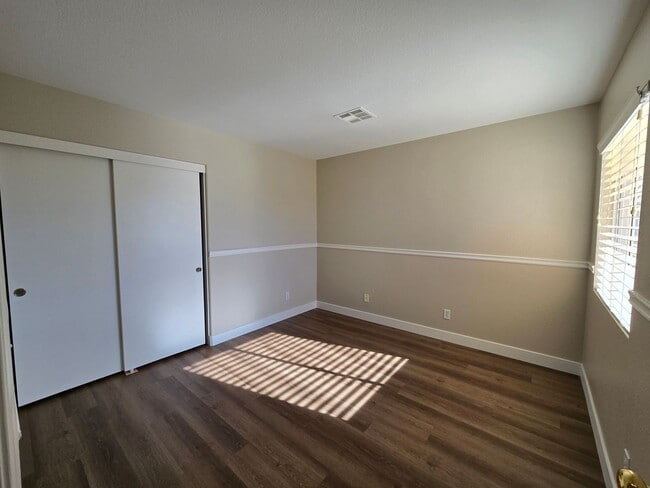 Building Photo - A Fabulous 5 Bedroom Home with 1 Bedroom and 3/4 Bathroom downstairs