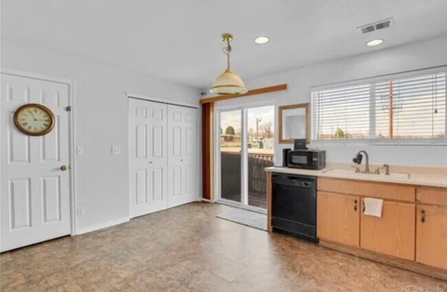 Building Photo - 2209 E 111th Dr