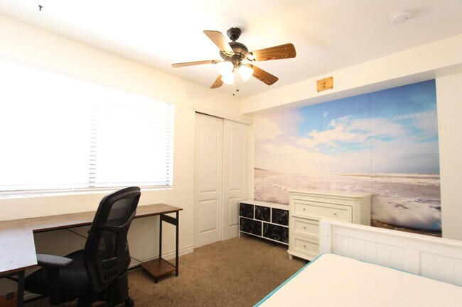 Building Photo - Furnished 2BR, 2BA Condo in University Heights