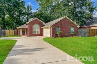 Building Photo - 729 Forest Ln Dr