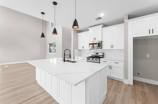 Building Photo - 20019 Venetto St