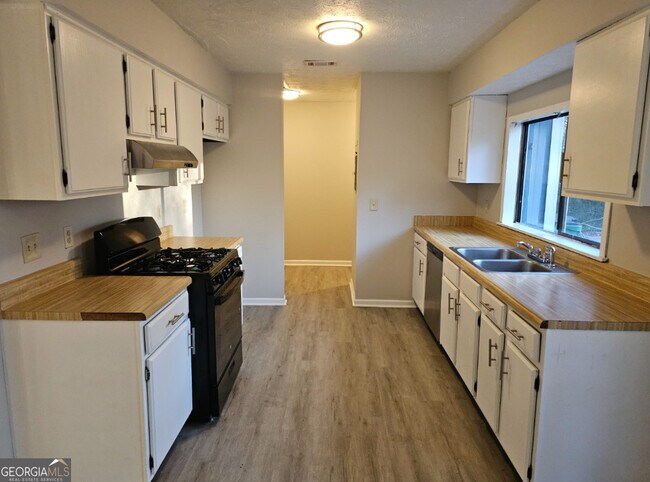Building Photo - 8147 Flamingo Dr