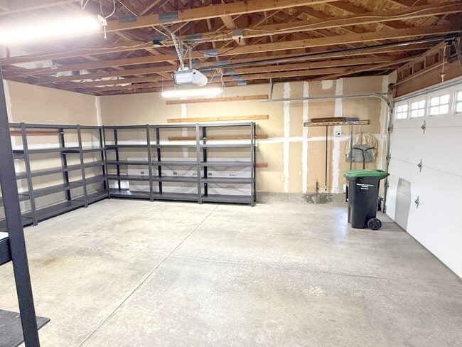 Building Photo - Awesome Location Close to Downtown Pleasanton Main St ! Detached One Story Home ! New Paint ! New...