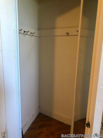 Building Photo - 504 Beacon St