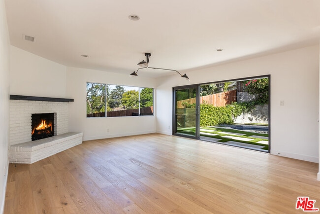 Building Photo - 3424 Primera Ave