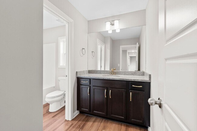 Building Photo - 453 Friendly Ave