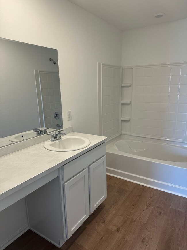 Building Photo - FREE Blackstone Grill — Sign by 6/15! | Brand New 3 Bed, 2 Bath Home in Southbrook