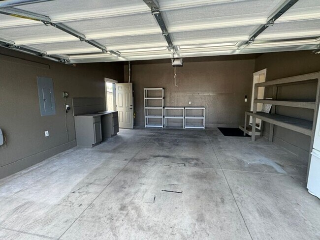 Building Photo - 2435 Bridgewater Way