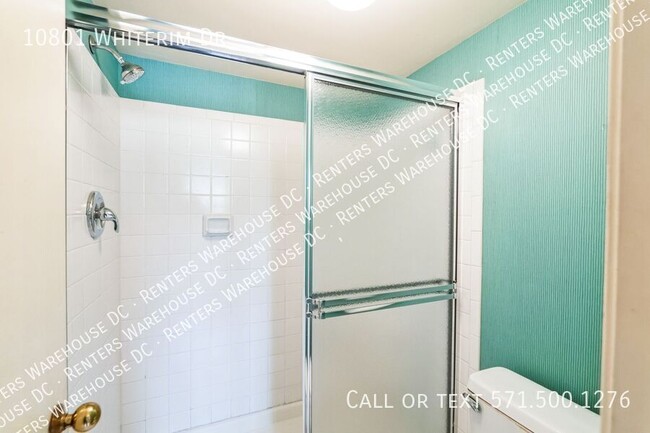 Building Photo - Light filled 2Bd/3.5Bth+Loft end unit TH w...