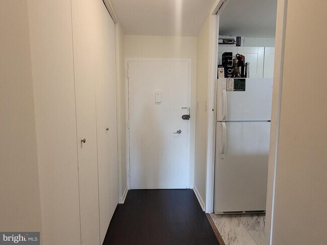 Building Photo - 224 W Rittenhouse Square