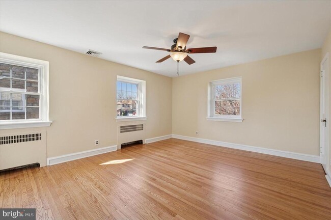 Building Photo - 1156 Garfield Ave