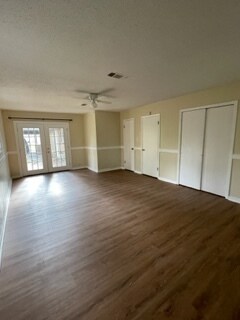 Building Photo - Small Drive