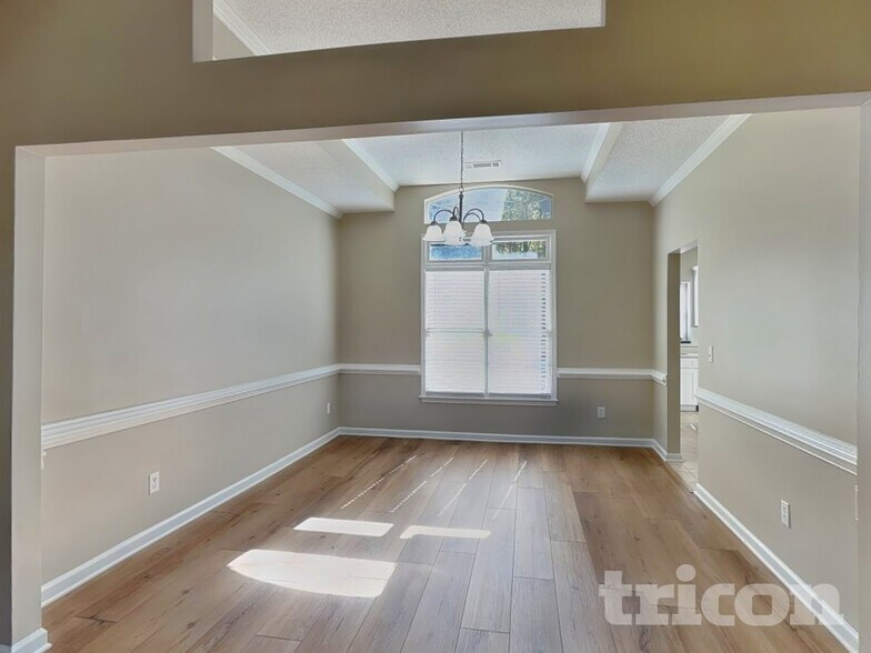 Building Photo - 112 Falling Waters Dr