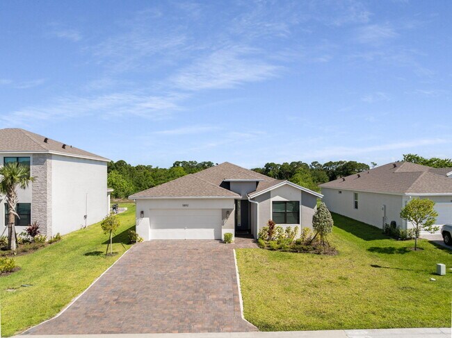 Building Photo - 5892 SE Sky Blue Cir