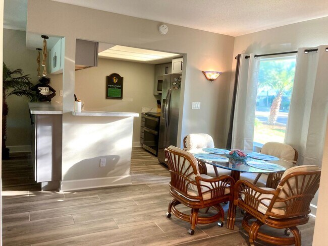 Building Photo - Completely remodeled waterfront condo!