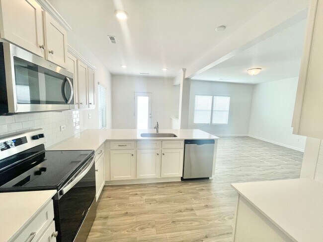 Building Photo - BEAUTIFUL 3 Bedroom Paired Home minutes from I-77 and I-40 - SPRING SPECIAL