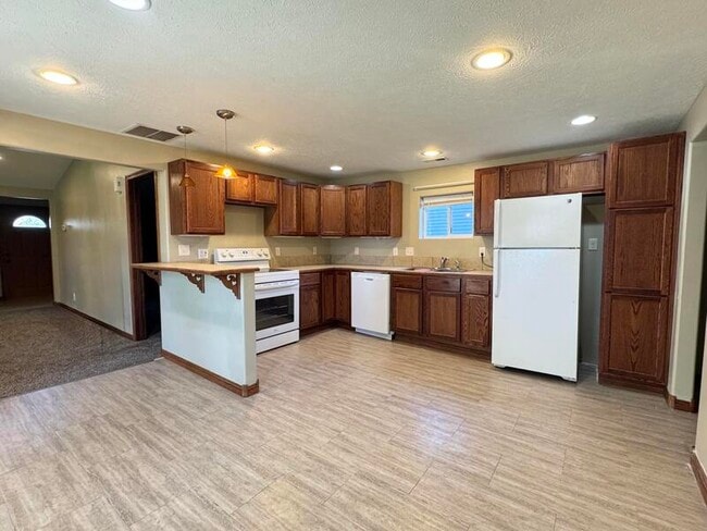 Building Photo - 411 S Nubia St