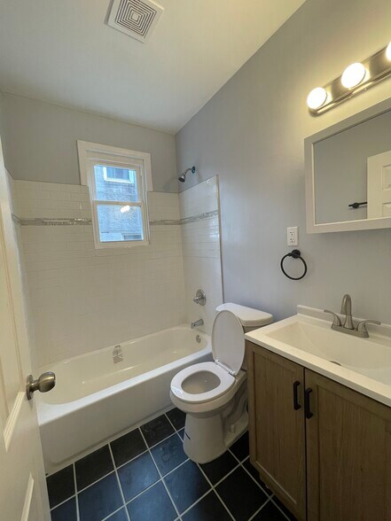 Apt 1 Bath - 3706 Dolfield Ave