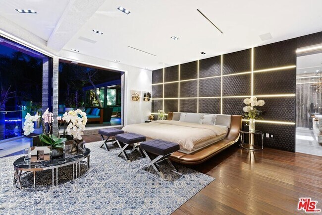 Building Photo - 8356 Sunset View Dr