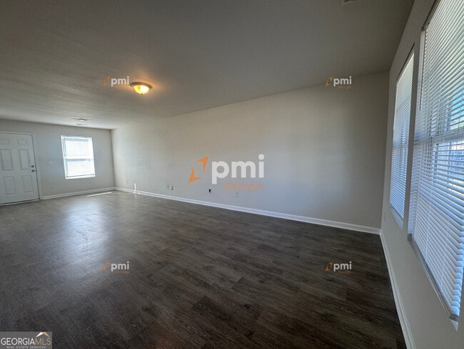 Building Photo - 104 Sarah Ln