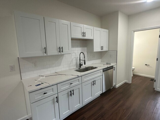 Building Photo - 315 N Maple St