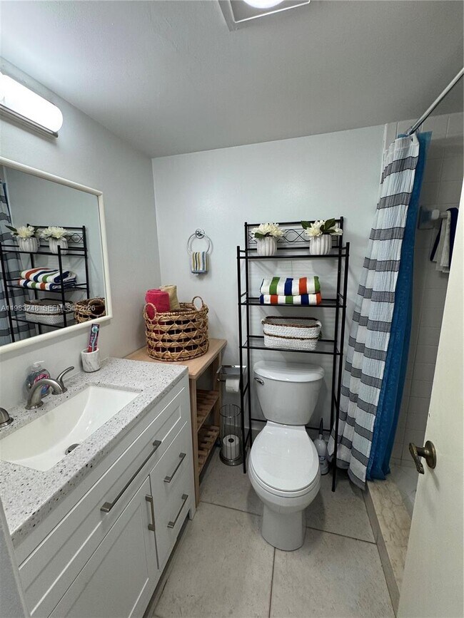 Building Photo - 6095 N Sabal Palm Blvd