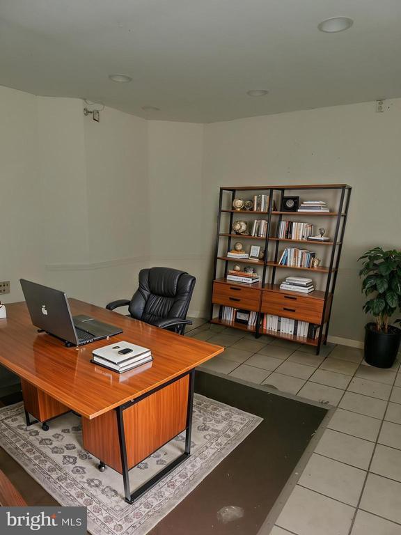 Building Photo - 5700 Delancey St