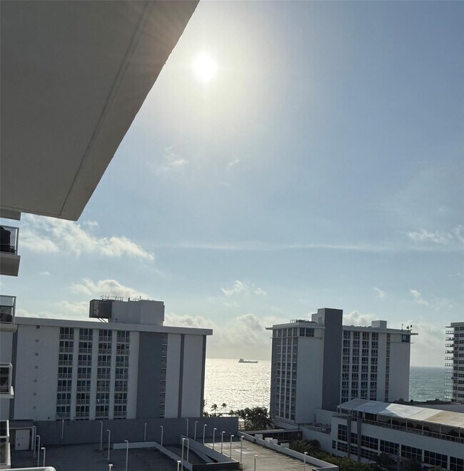 Building Photo - 336 N Birch Rd