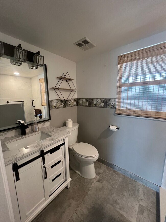 Building Photo - 1433 Mediterranean Dr