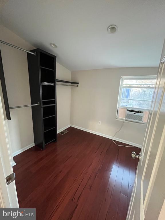 Building Photo - 132 W Thompson St