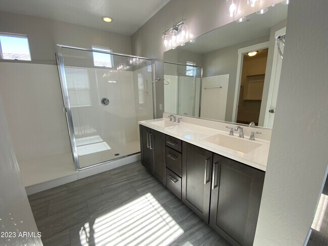Building Photo - 21065 W Elm Way Ct