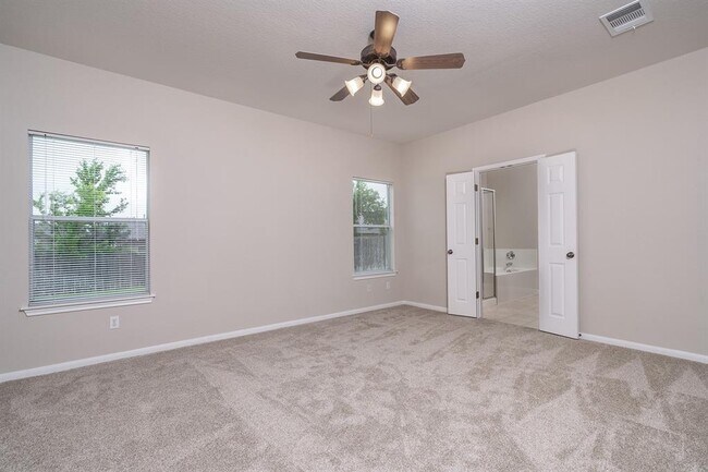 Building Photo - 806 Bedford Ct