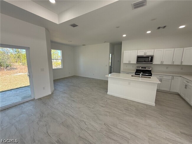 Building Photo - 1115 Cove St E