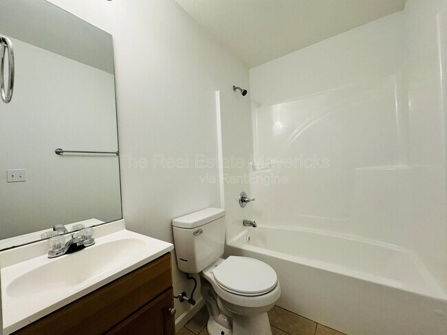 Building Photo - 4609 Kirkland Ave