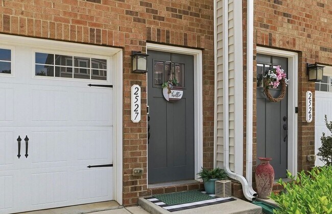 Building Photo - 2527 Grantham Place Dr
