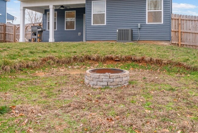 Building Photo - 1004 Black Oak Cir