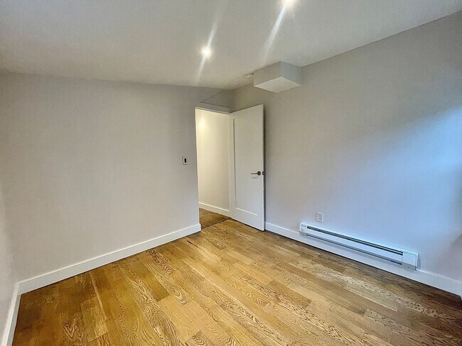 Building Photo - 615 Hall St