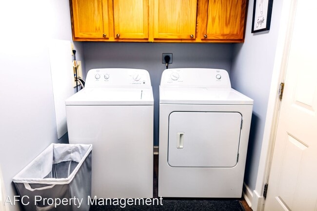 Building Photo - 3 br, 2 bath House - 447 N 24th St.