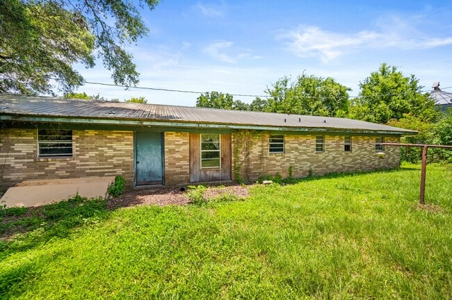 Building Photo - 1021 Lutz Loop