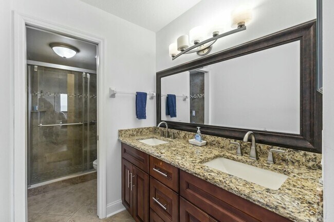 Building Photo - 10152 S Ocean Dr