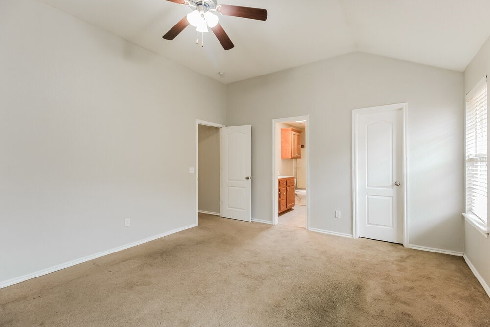 Building Photo - 716 Cavecreek St