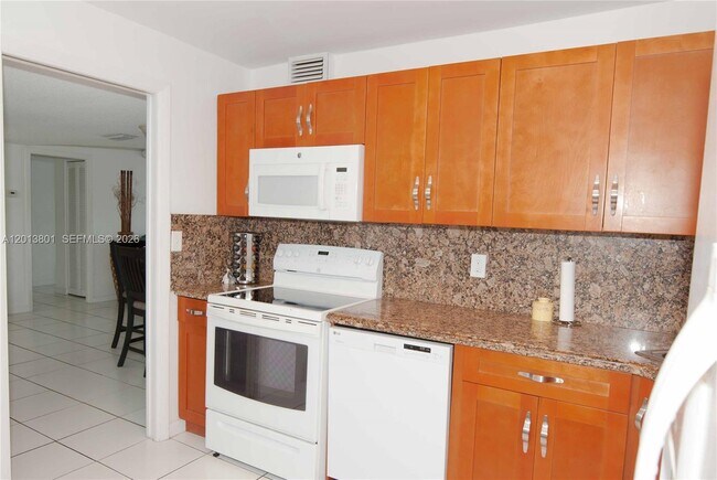 Building Photo - 210 Seaview Dr