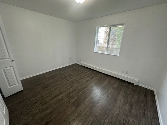 Building Photo - 3404 Thompson Ave