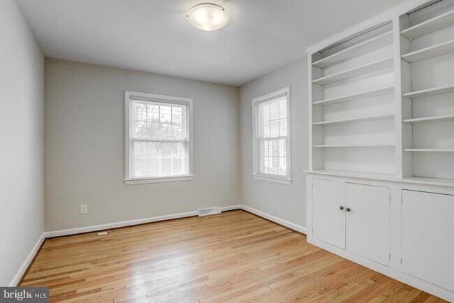 Building Photo - 5107 Bradley Blvd