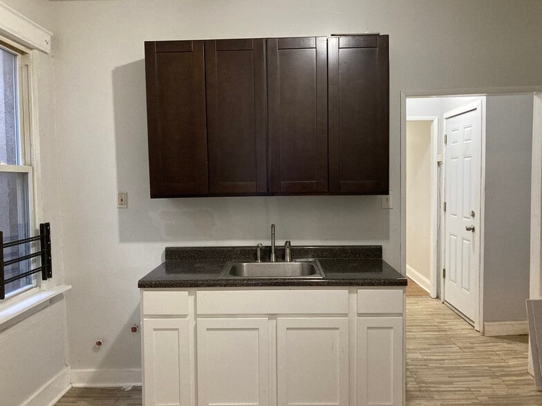 Kitchen - 347 Avon Ave