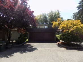 Building Photo - Winter Special-$500 Off-Spacious Three Bedroom, One & half Bathroom Townhouse Condo!