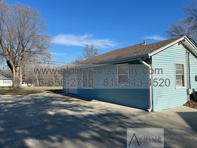 Building Photo - Spacious One Level Home on HUGE LOT!