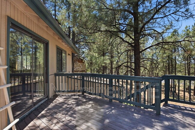 Building Photo - 1410 Inverrary Way
